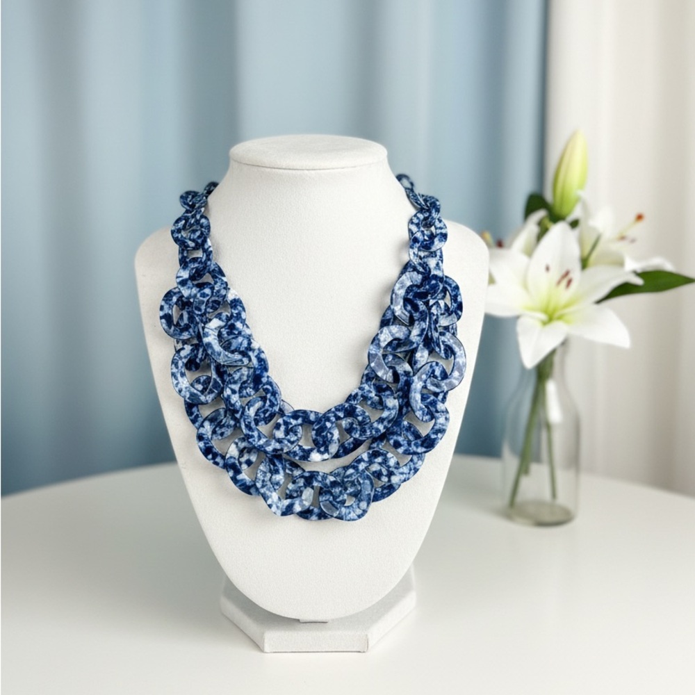 Chic Blue Patterned Necklace